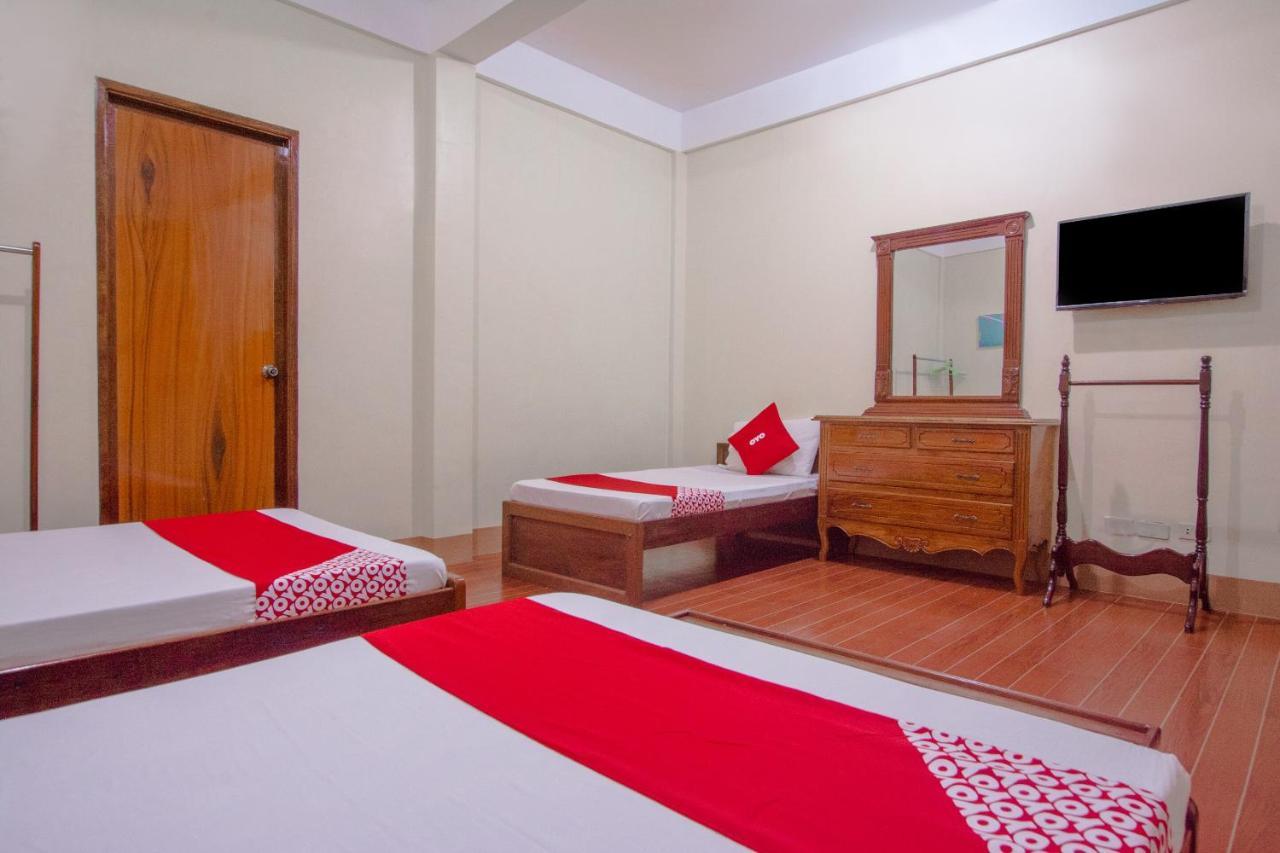 Roccksar Pension Puerto Princesa Buitenkant foto